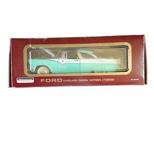 Road Legends Ford Fairlane Crown‎ Victoria (1955) Die Cast Metal Car NIB